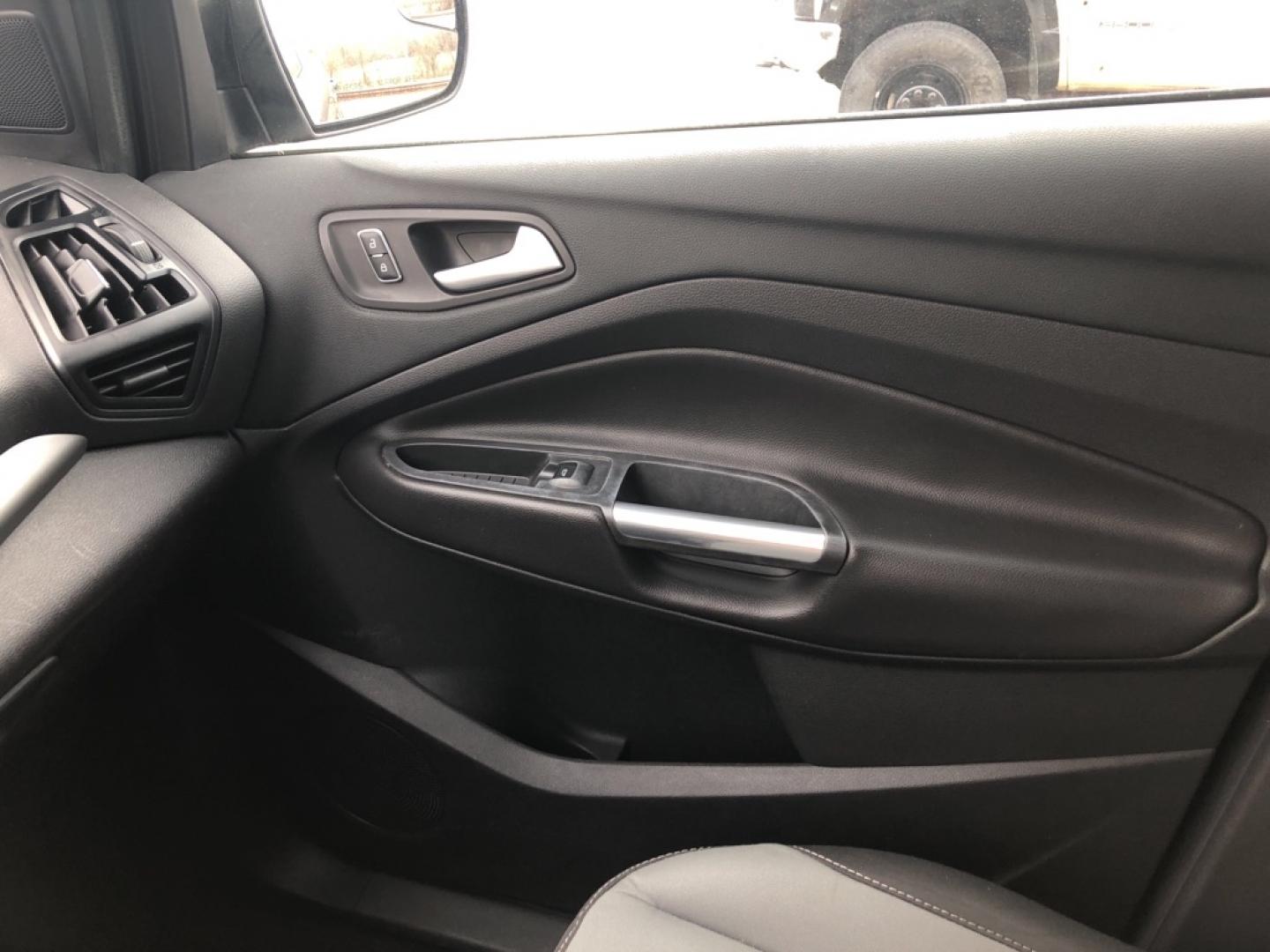 2014 BLACK FORD ESCAPE SE (1FMCU0GX0EU) with an 1.6L engine, Automatic transmission, located at 850 South Mill Street, Pryor, 74361, (918) 825-3030, 36.293549, -95.324440- Photo#3