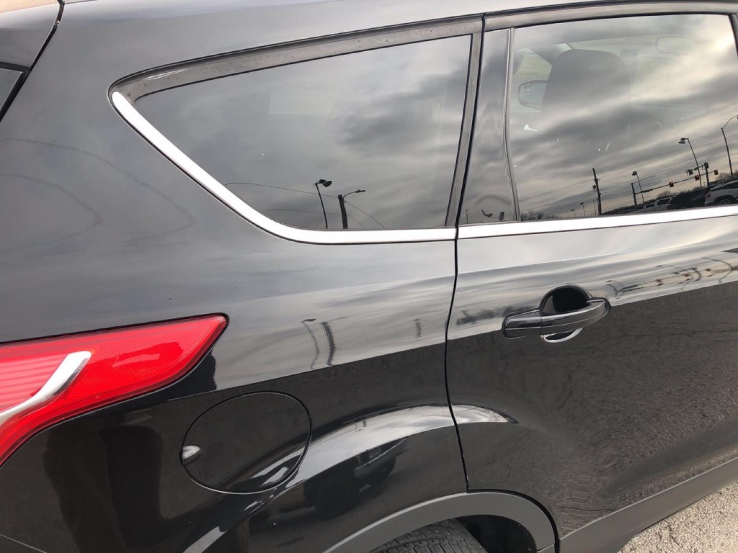 2014 BLACK FORD ESCAPE SE (1FMCU0GX0EU) with an 1.6L engine, Automatic transmission, located at 850 South Mill Street, Pryor, 74361, (918) 825-3030, 36.293549, -95.324440- Photo#17