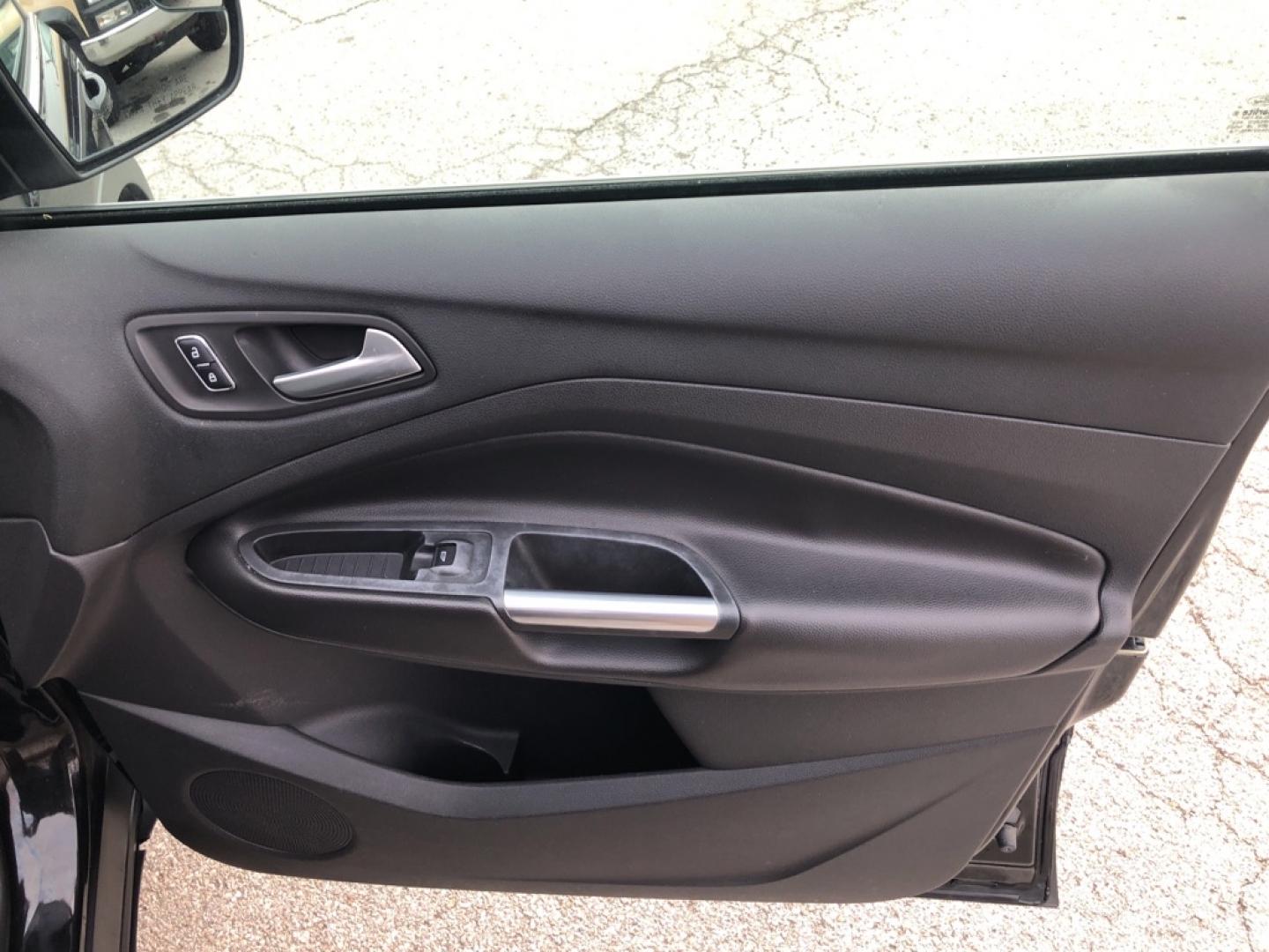 2014 BLACK FORD ESCAPE SE (1FMCU0GX0EU) with an 1.6L engine, Automatic transmission, located at 850 South Mill Street, Pryor, 74361, (918) 825-3030, 36.293549, -95.324440- Photo#22