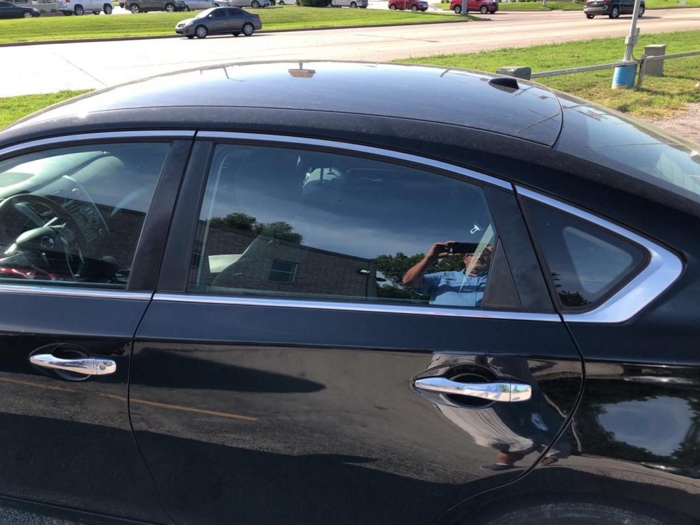 2015 BLUE NISSAN ALTIMA 2.5 (1N4AL3APXFN) with an 2.5L engine, Continuously Variable transmission, located at 850 South Mill Street, Pryor, 74361, (918) 825-3030, 36.293549, -95.324440 - Photo#2
