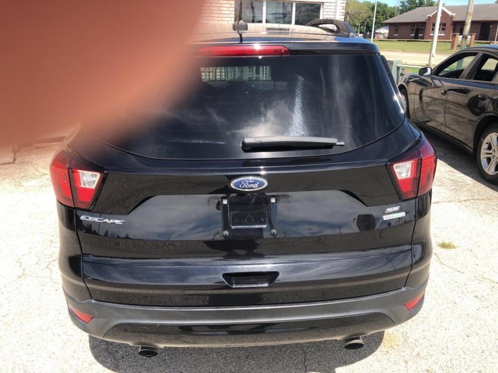 2019 BLACK FORD ESCAPE SE (1FMCU0GD7KU) with an 1.5L engine, Automatic transmission, located at 850 South Mill Street, Pryor, 74361, (918) 825-3030, 36.293549, -95.324440 - Photo #22
