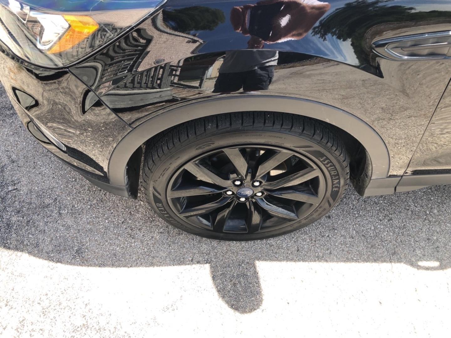 2019 BLACK FORD ESCAPE SE (1FMCU0GD7KU) with an 1.5L engine, Automatic transmission, located at 850 South Mill Street, Pryor, 74361, (918) 825-3030, 36.293549, -95.324440- Photo#4