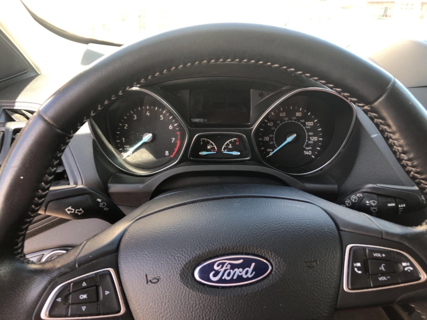 2019 BLACK FORD ESCAPE SE (1FMCU0GD7KU) with an 1.5L engine, Automatic transmission, located at 850 South Mill Street, Pryor, 74361, (918) 825-3030, 36.293549, -95.324440- Photo#9