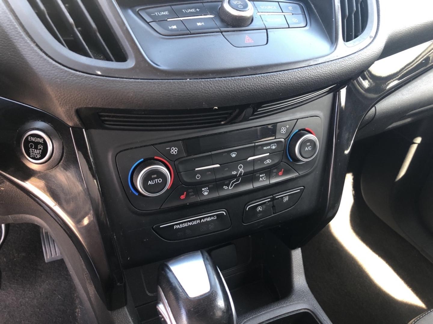 2019 BLACK FORD ESCAPE SE (1FMCU0GD7KU) with an 1.5L engine, Automatic transmission, located at 850 South Mill Street, Pryor, 74361, (918) 825-3030, 36.293549, -95.324440- Photo#12
