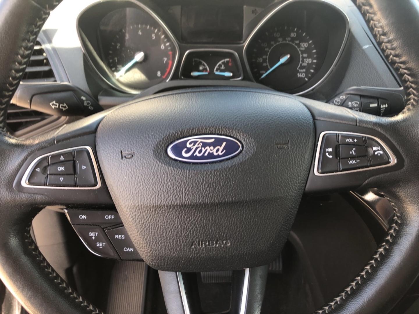 2019 BLACK FORD ESCAPE SE (1FMCU0GD7KU) with an 1.5L engine, Automatic transmission, located at 850 South Mill Street, Pryor, 74361, (918) 825-3030, 36.293549, -95.324440- Photo#14