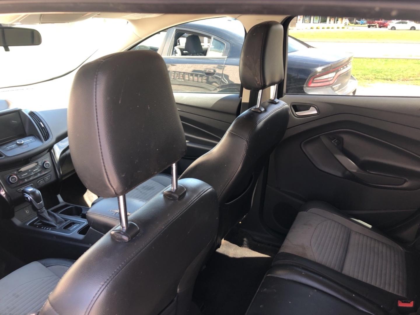 2019 BLACK FORD ESCAPE SE (1FMCU0GD7KU) with an 1.5L engine, Automatic transmission, located at 850 South Mill Street, Pryor, 74361, (918) 825-3030, 36.293549, -95.324440- Photo#16