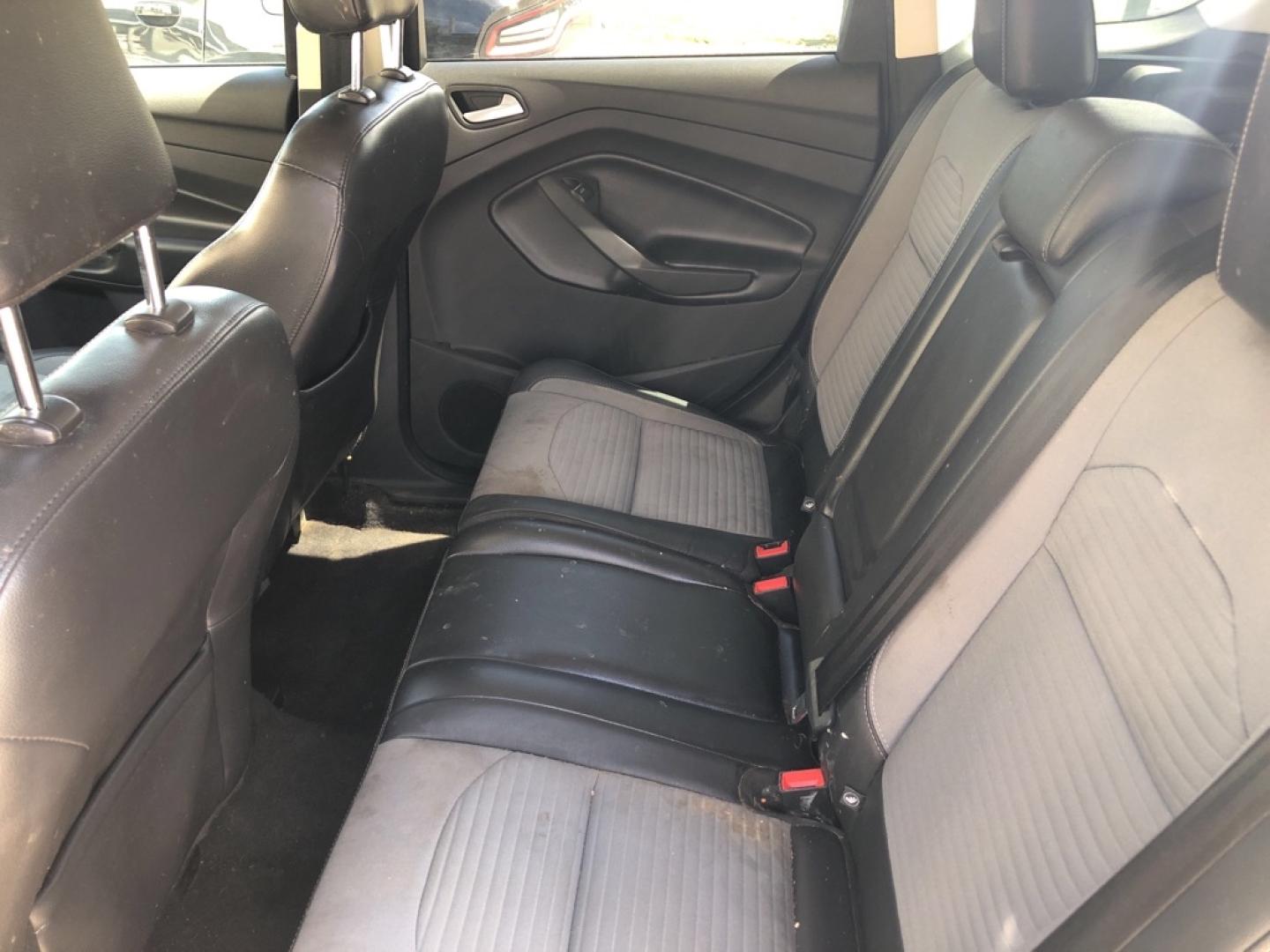 2019 BLACK FORD ESCAPE SE (1FMCU0GD7KU) with an 1.5L engine, Automatic transmission, located at 850 South Mill Street, Pryor, 74361, (918) 825-3030, 36.293549, -95.324440- Photo#17