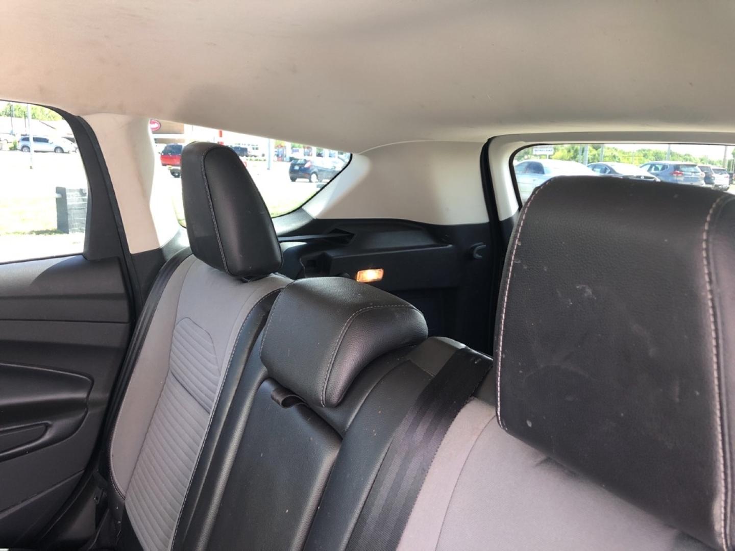 2019 BLACK FORD ESCAPE SE (1FMCU0GD7KU) with an 1.5L engine, Automatic transmission, located at 850 South Mill Street, Pryor, 74361, (918) 825-3030, 36.293549, -95.324440- Photo#19