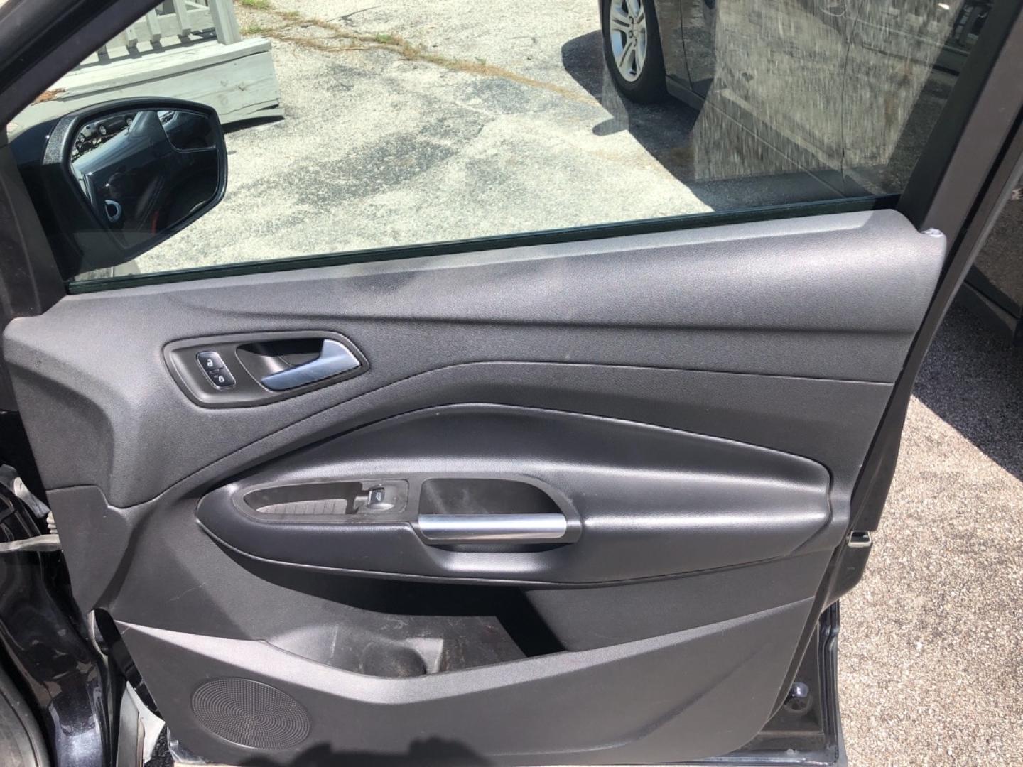 2019 BLACK FORD ESCAPE SE (1FMCU0GD7KU) with an 1.5L engine, Automatic transmission, located at 850 South Mill Street, Pryor, 74361, (918) 825-3030, 36.293549, -95.324440- Photo#31