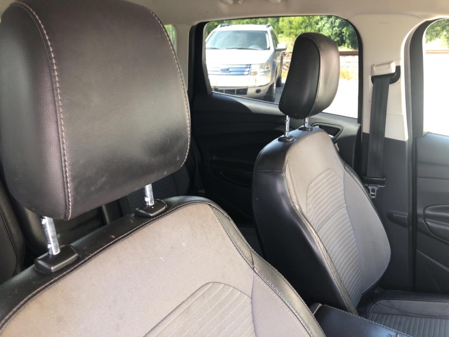 2019 BLACK FORD ESCAPE SE (1FMCU0GD7KU) with an 1.5L engine, Automatic transmission, located at 850 South Mill Street, Pryor, 74361, (918) 825-3030, 36.293549, -95.324440- Photo#32