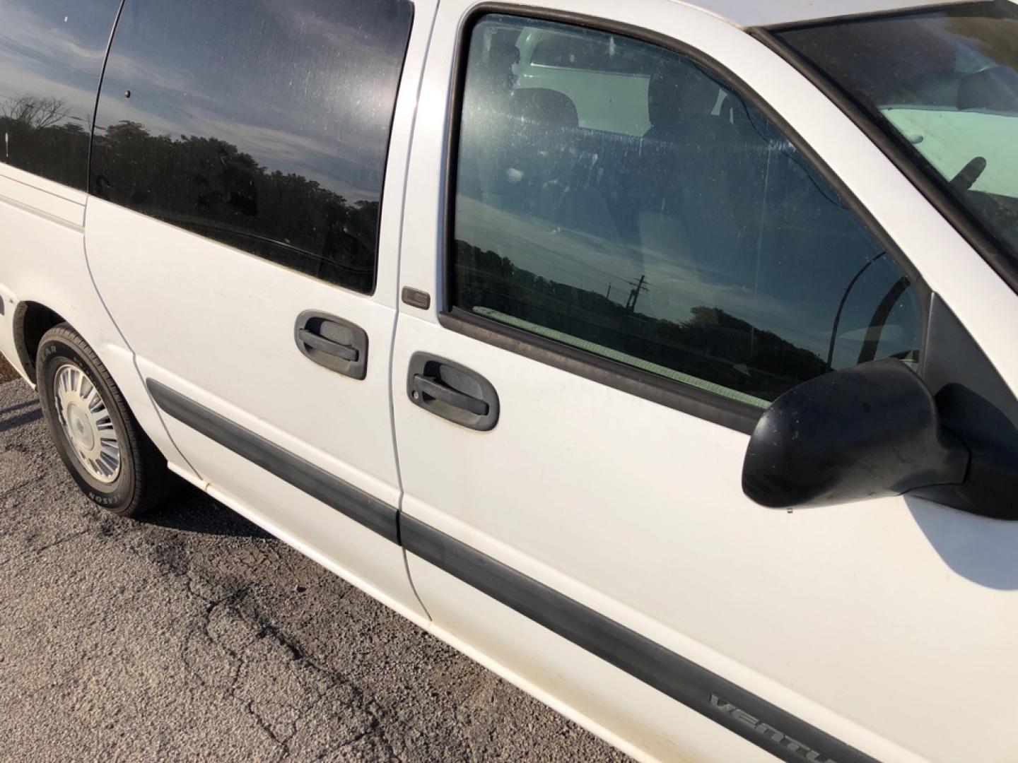 2001 WHITE CHEVROLET VENTURE (1GNDX03E11D) with an 3.4L engine, Automatic transmission, located at 850 South Mill Street, Pryor, 74361, (918) 825-3030, 36.293549, -95.324440- Photo#15