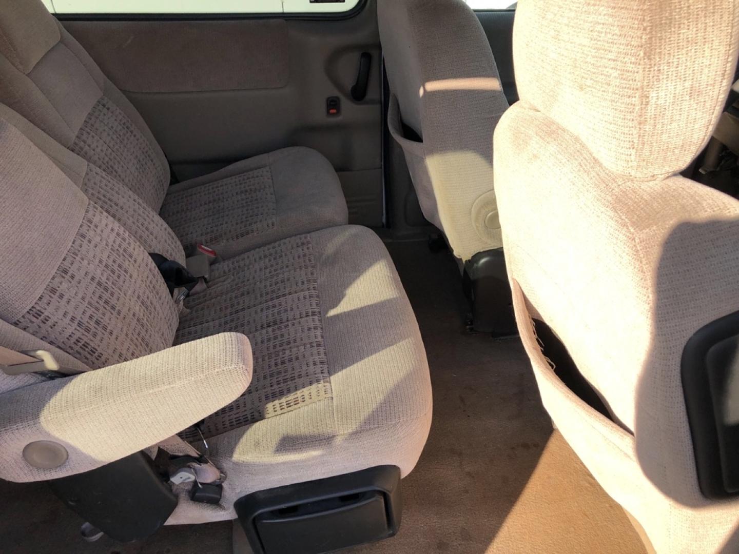 2001 WHITE CHEVROLET VENTURE (1GNDX03E11D) with an 3.4L engine, Automatic transmission, located at 850 South Mill Street, Pryor, 74361, (918) 825-3030, 36.293549, -95.324440- Photo#19