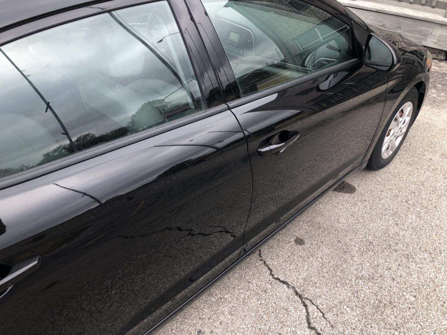 2017 BLACK HYUNDAI ELANTRA SE (5NPD74LF3HH) with an 2.0L engine, Automatic transmission, located at 850 South Mill Street, Pryor, 74361, (918) 825-3030, 36.293549, -95.324440- Photo#13