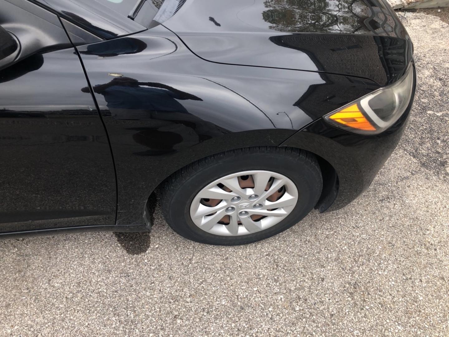 2017 BLACK HYUNDAI ELANTRA SE (5NPD74LF3HH) with an 2.0L engine, Automatic transmission, located at 850 South Mill Street, Pryor, 74361, (918) 825-3030, 36.293549, -95.324440- Photo#15