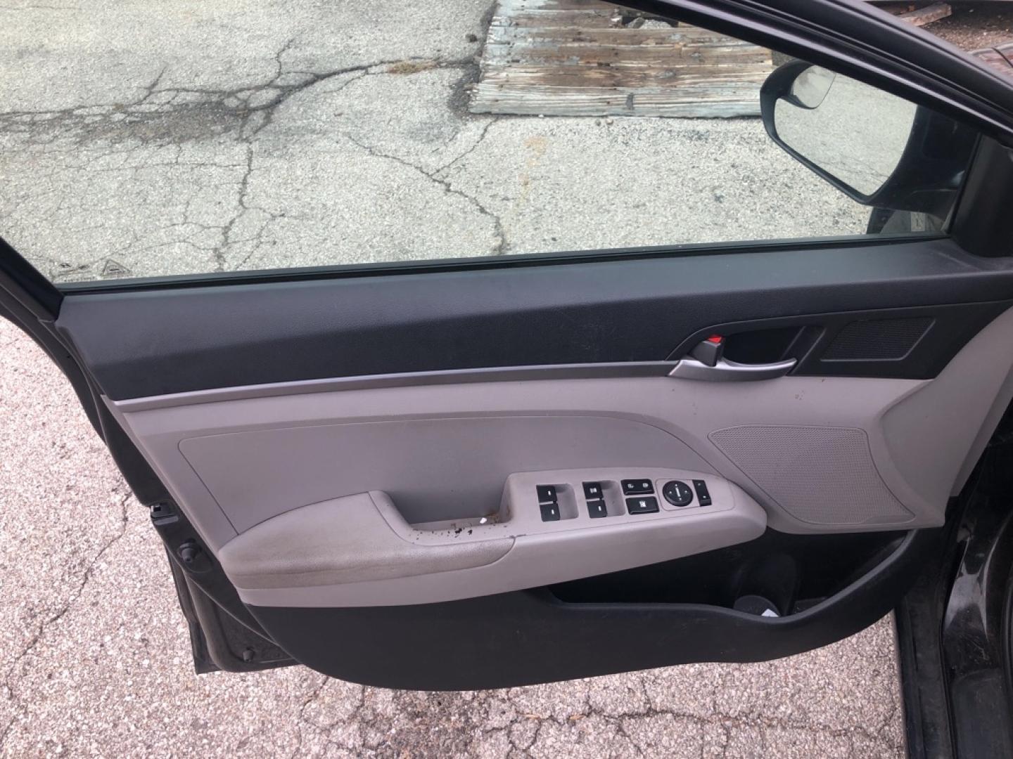 2017 BLACK HYUNDAI ELANTRA SE (5NPD74LF3HH) with an 2.0L engine, Automatic transmission, located at 850 South Mill Street, Pryor, 74361, (918) 825-3030, 36.293549, -95.324440- Photo#28
