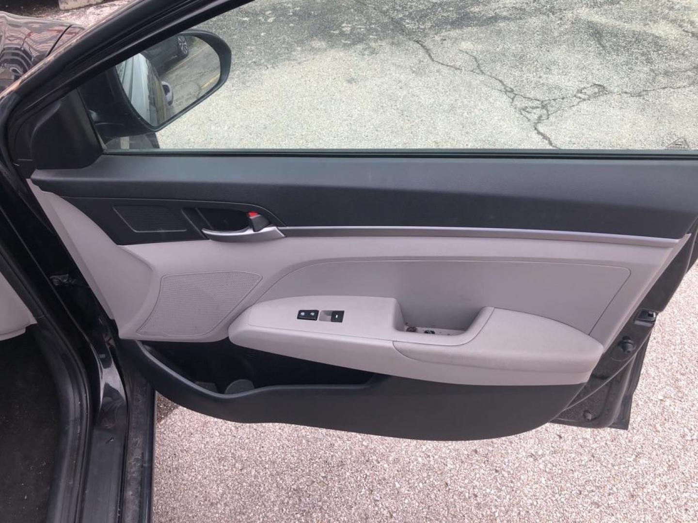 2017 BLACK HYUNDAI ELANTRA SE (5NPD74LF3HH) with an 2.0L engine, Automatic transmission, located at 850 South Mill Street, Pryor, 74361, (918) 825-3030, 36.293549, -95.324440 - Photo#17