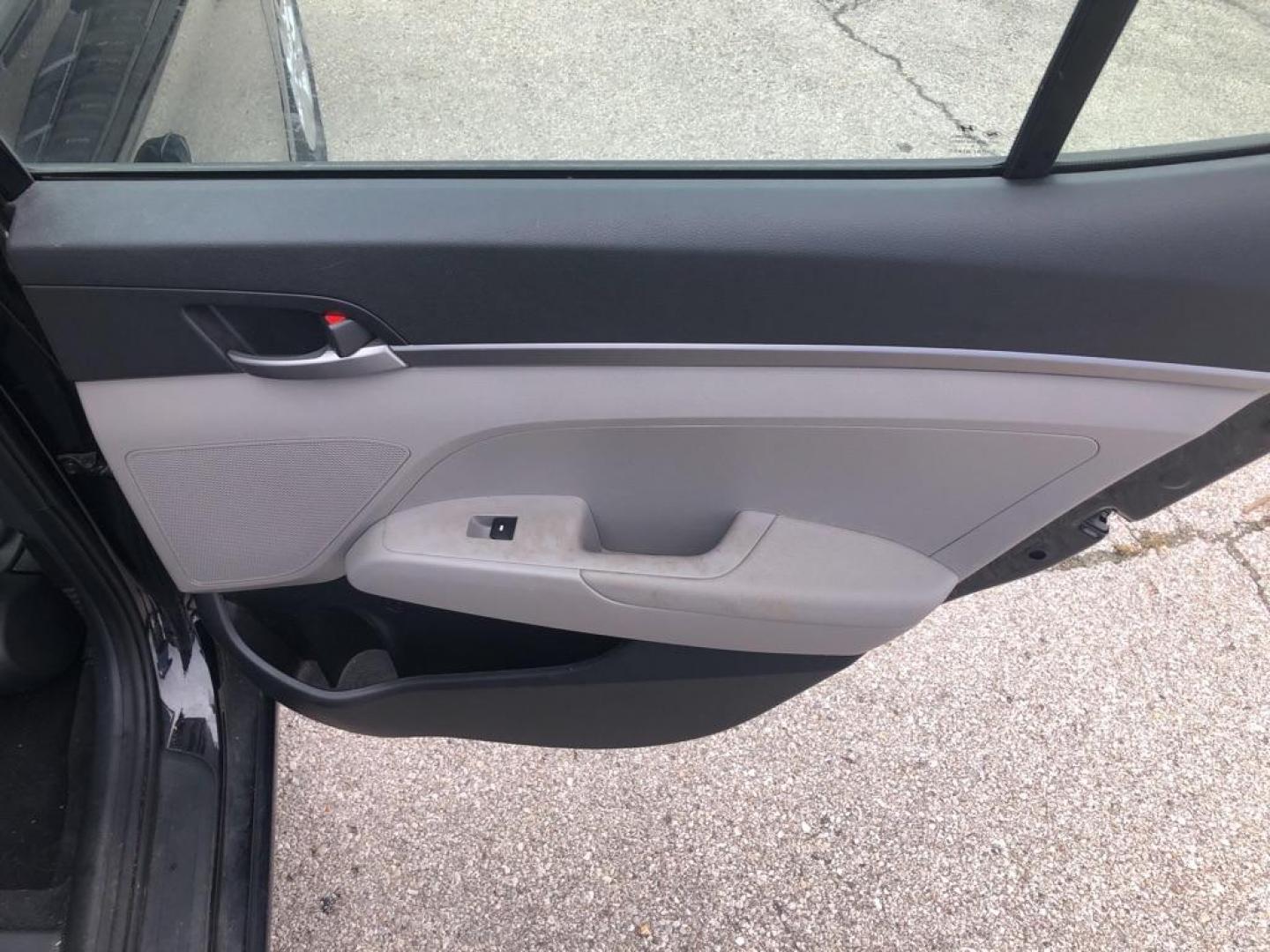 2017 BLACK HYUNDAI ELANTRA SE (5NPD74LF3HH) with an 2.0L engine, Automatic transmission, located at 850 South Mill Street, Pryor, 74361, (918) 825-3030, 36.293549, -95.324440 - Photo#20