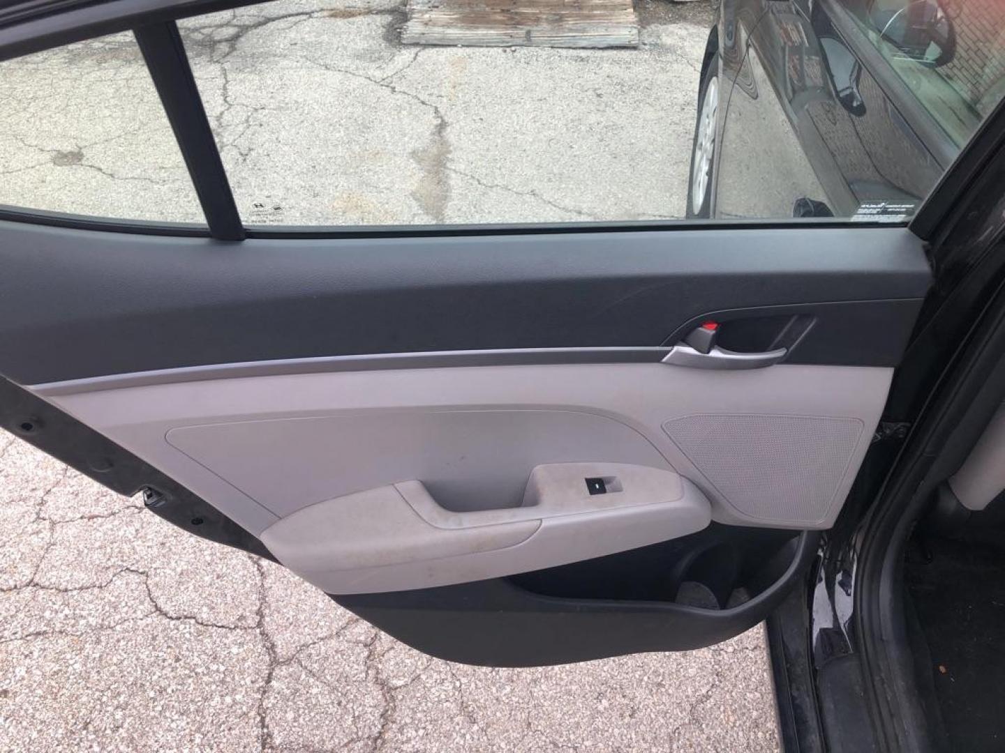 2017 BLACK HYUNDAI ELANTRA SE (5NPD74LF3HH) with an 2.0L engine, Automatic transmission, located at 850 South Mill Street, Pryor, 74361, (918) 825-3030, 36.293549, -95.324440 - Photo#24