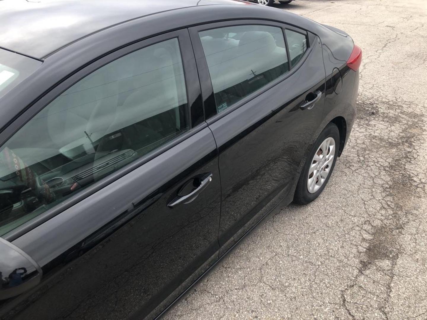 2017 BLACK HYUNDAI ELANTRA SE (5NPD74LF3HH) with an 2.0L engine, Automatic transmission, located at 850 South Mill Street, Pryor, 74361, (918) 825-3030, 36.293549, -95.324440 - Photo#4